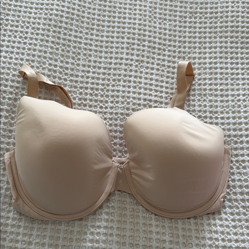 Seamless Nude Bra Victoria’s Secret nEver worn 36DD adjustable strap bra